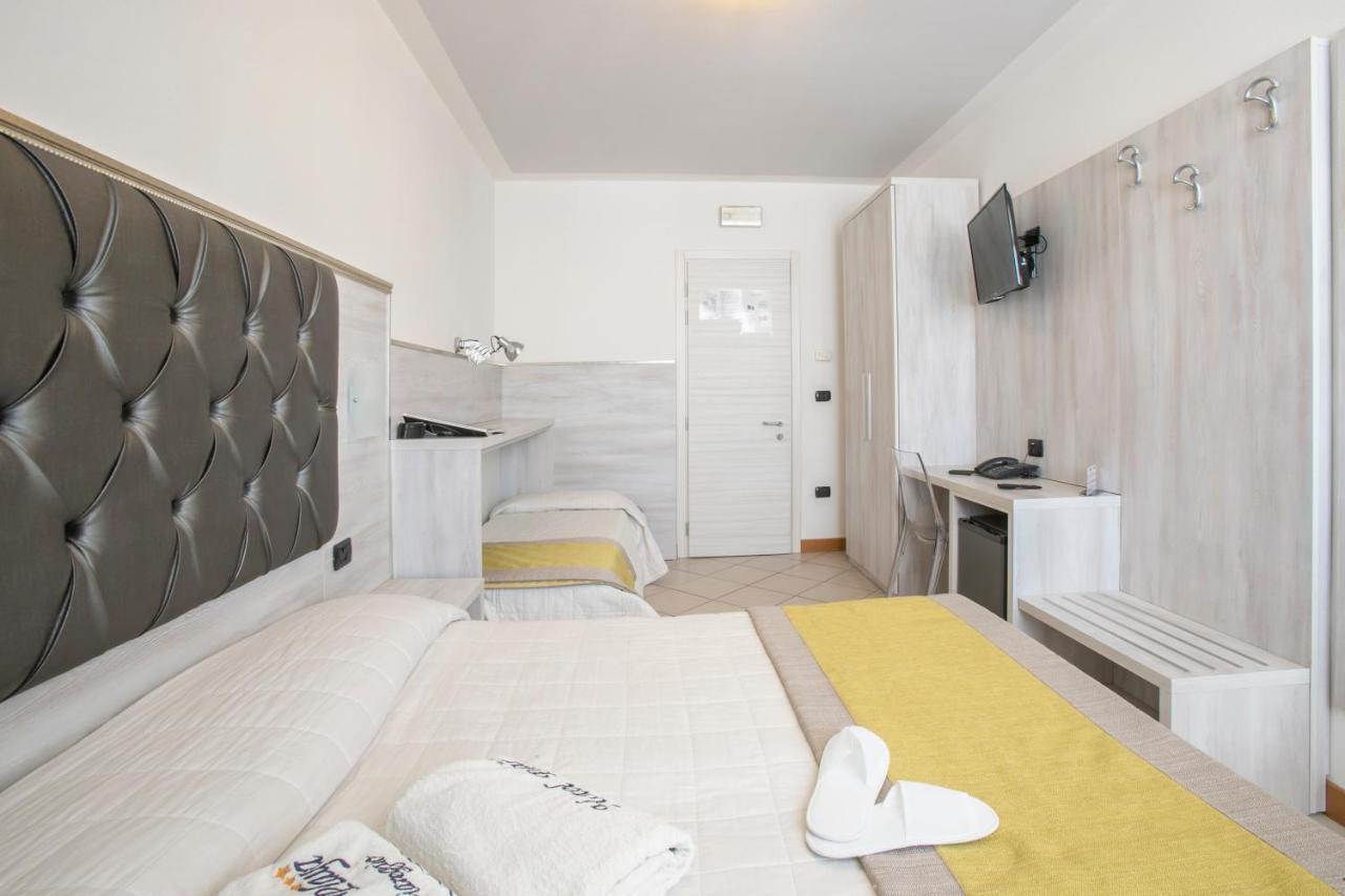 Hotel Playa Viareggio Bagian luar foto