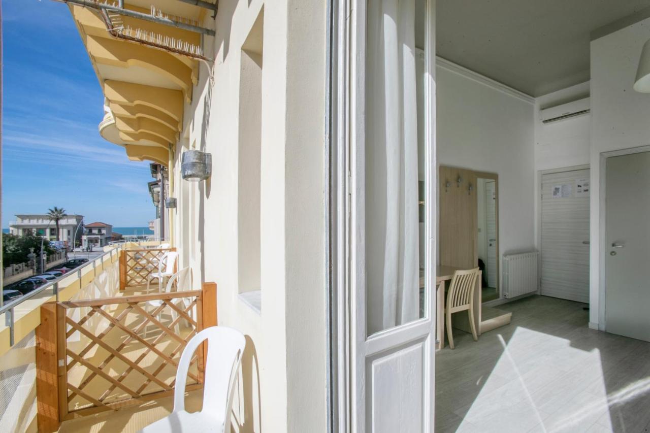 Hotel Playa Viareggio Bagian luar foto