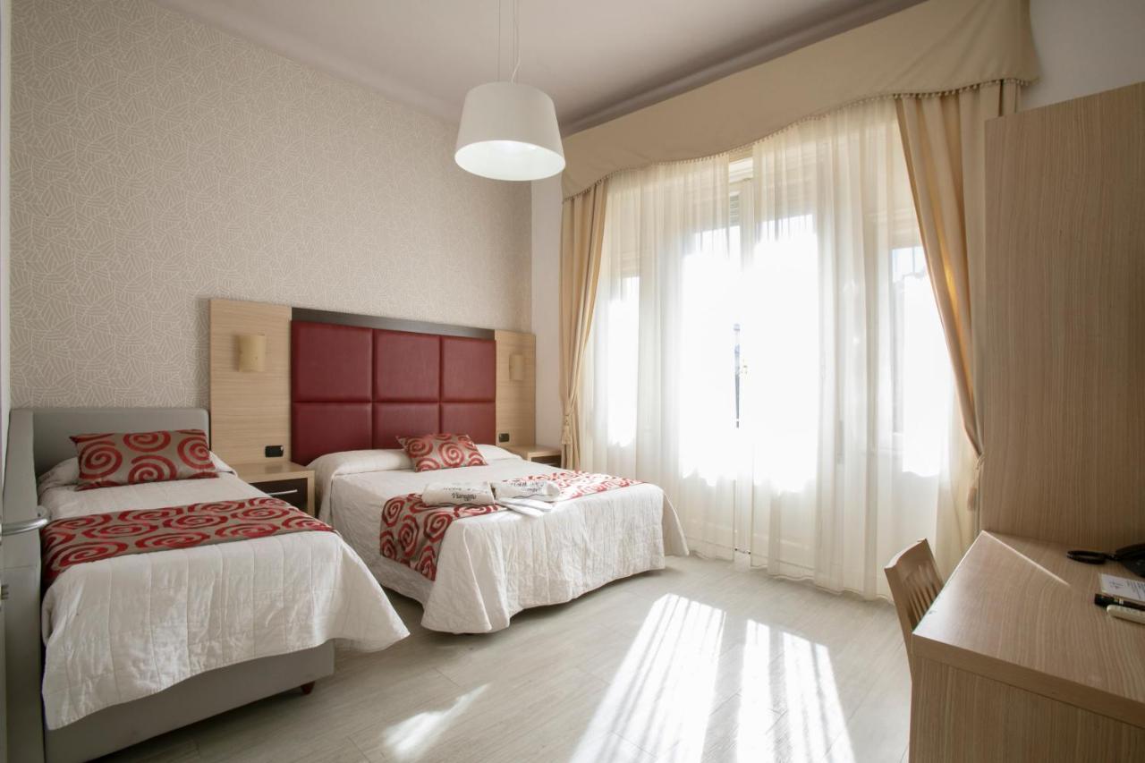 Hotel Playa Viareggio Bagian luar foto
