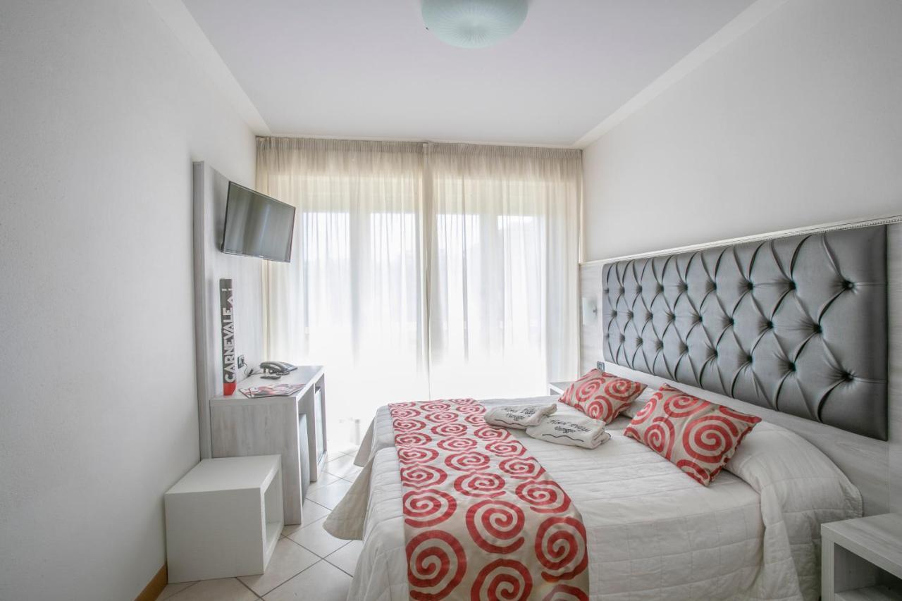 Hotel Playa Viareggio Bagian luar foto