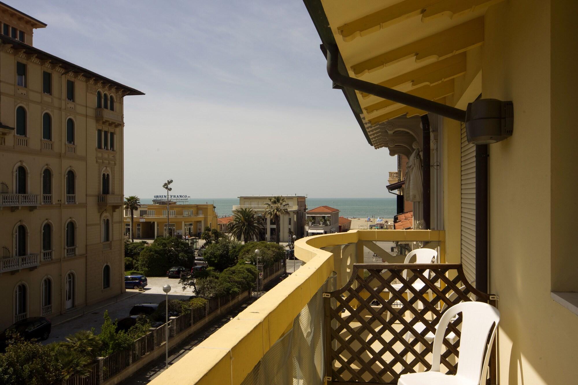 Hotel Playa Viareggio Bagian luar foto