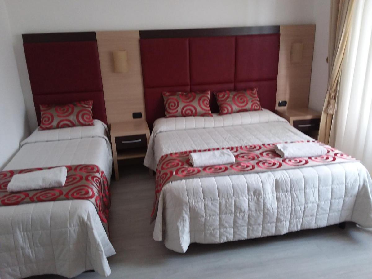 Hotel Playa Viareggio Bagian luar foto