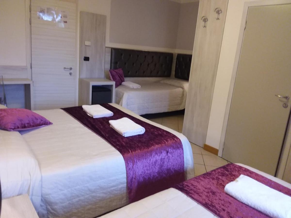 Hotel Playa Viareggio Bagian luar foto
